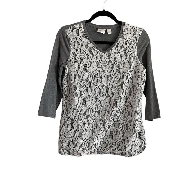 Zenergy By Chicos Women SZ 0/XS Gray W/White Lace Front Overlay V Neck Top - Picture 1 of 9